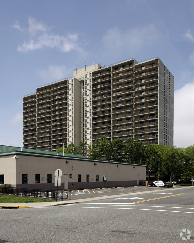 Primary Photo - Carriage House