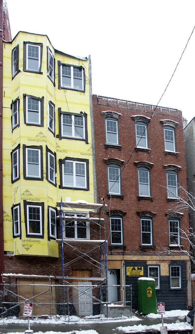 Building Photo - 224-226 Willow Ave