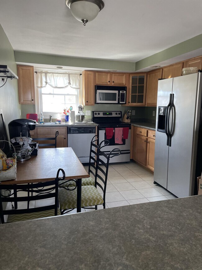 Building Photo - 5 Carriage Hill Ln
