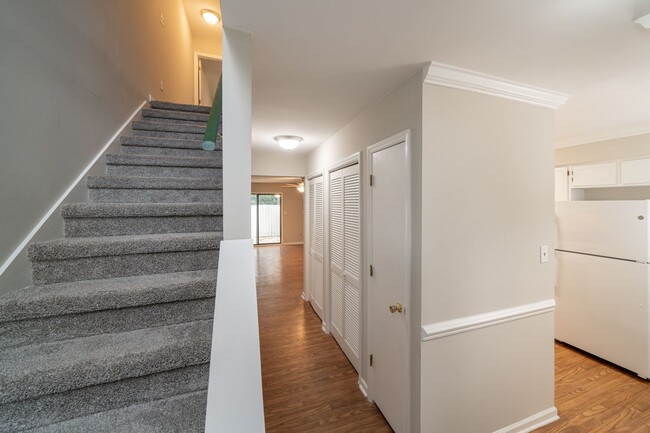 Building Photo - Gorgeous 2 Bedroom, 2.5 Bath Townhome in N Raleigh, Lot of updates!  Pet Friendly!