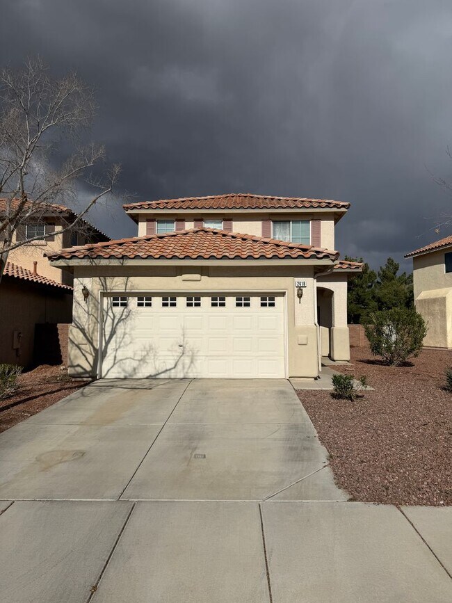 Building Photo - Sunridge 3br+den with great backyard and views