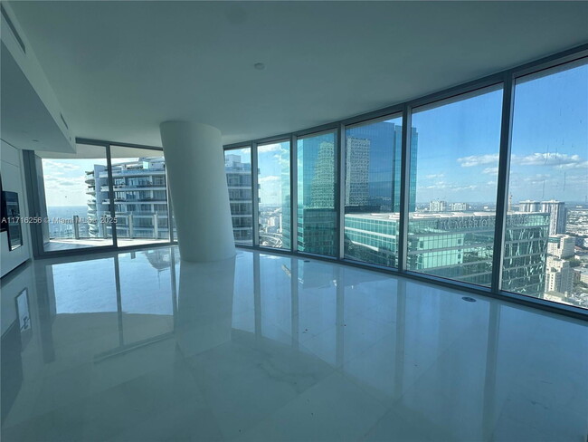 Foto del edificio - 300 Biscayne Blvd Way