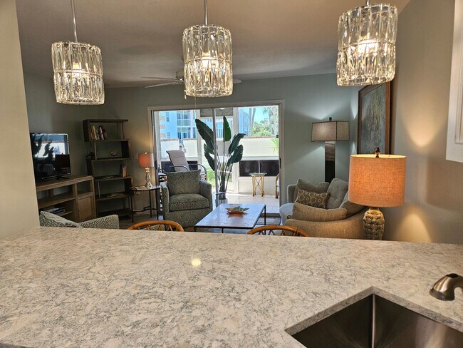 Foto del edificio - Seasonal Short-Term Townhouse on Venice Island close to Venice Beach!