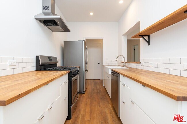 Building Photo - 900 Orange Grv Ave