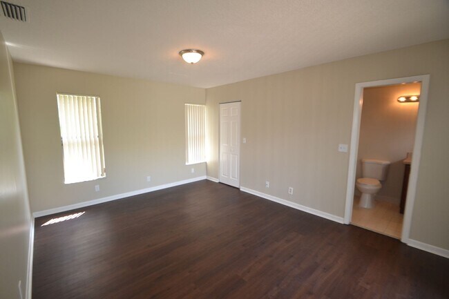 Building Photo - 2462 NW 91st Ave