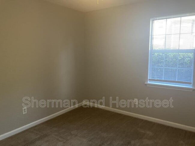 Building Photo - 310 Commons Dr