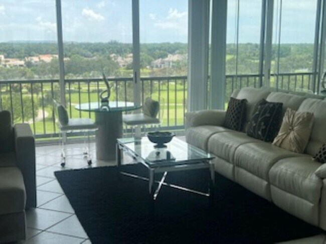 Foto del edificio - 6815 Willow Wood Dr