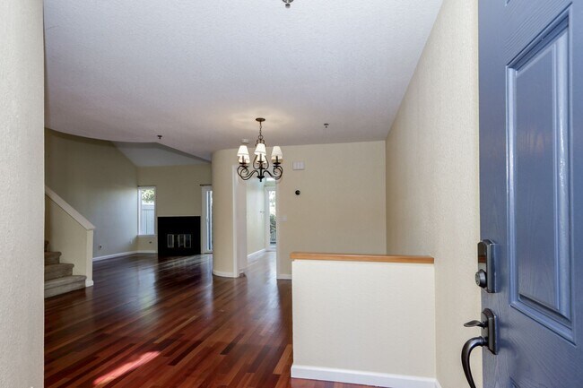Foto del edificio - 3BR/3BA Village In The Park Townhome with Pool & 2-Car Garage | YouTube Tour