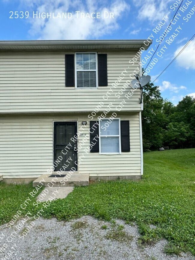 Building Photo - 2 bed/1.5 bath NORTHEAST NASHVILLE duplex ...