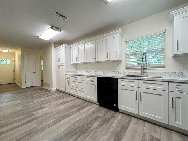 Foto del edificio - 4130 NW 21st St