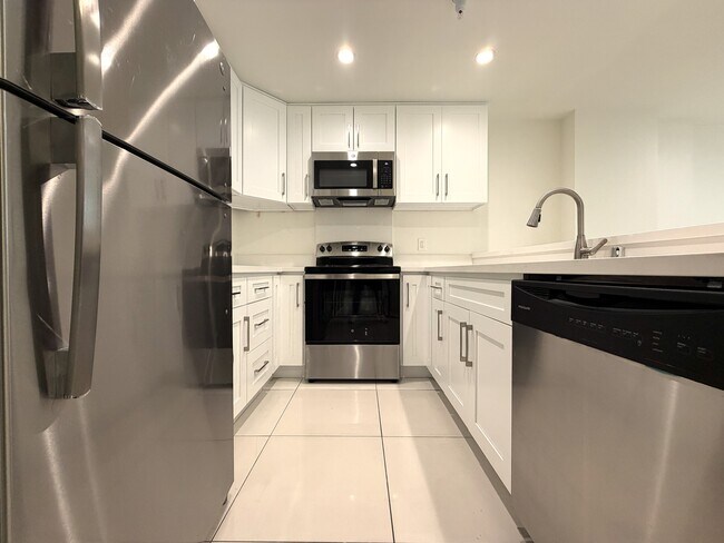 Kitchen - Premiere Towers