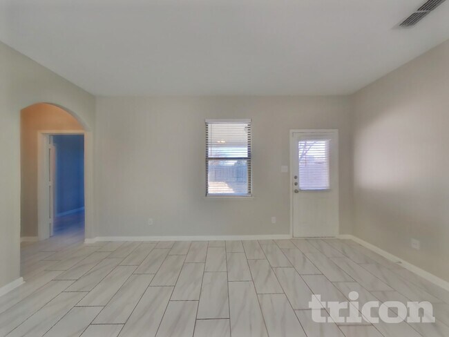 Foto del edificio - 1342 Barrel Dr