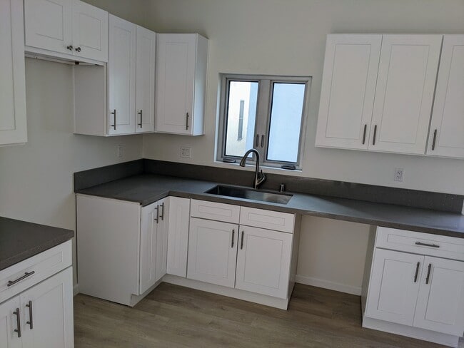 Gorgeous Kitchen - 1409 N Hobart Blvd