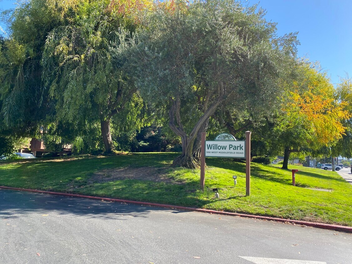 Primary Photo - 500 W Middlefield Rd