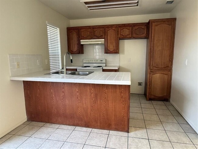 Building Photo - 10 Umbel St