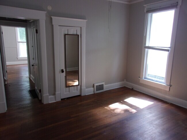 Foto del edificio - Wood Flooring