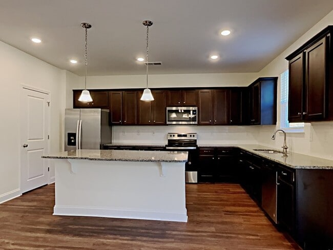 Building Photo - 1124 Bentley Pl