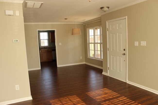 Foto del edificio - End-Unit Townhouse! Brier Creek Location! ...