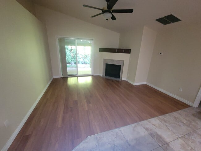 Foto del edificio - 4215 Case Ln