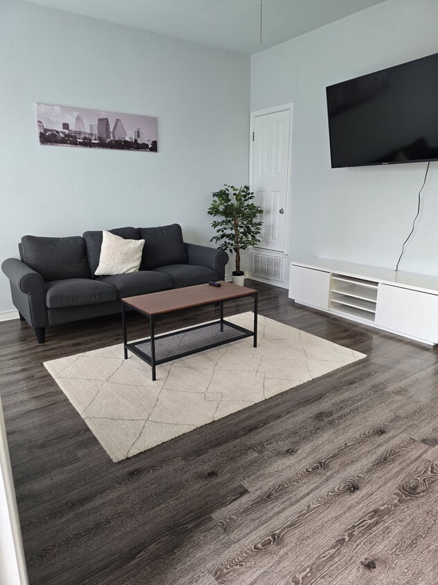 Foto principal - 909 W 23rd St