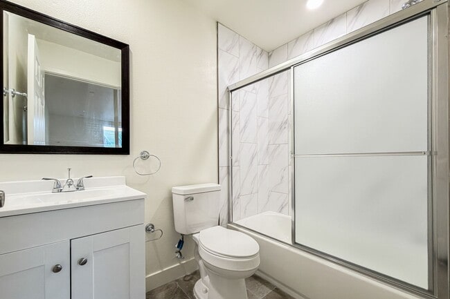 Building Photo - Brand New Luxury 4 & 5 Bed Units