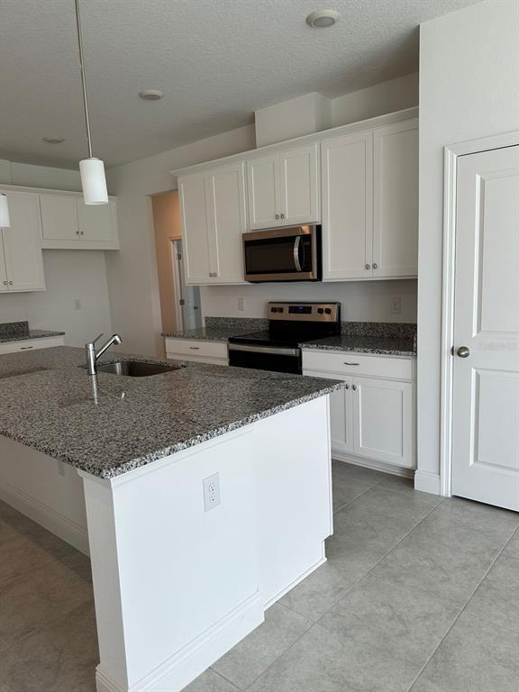 Building Photo - 19044 Blueleaf St