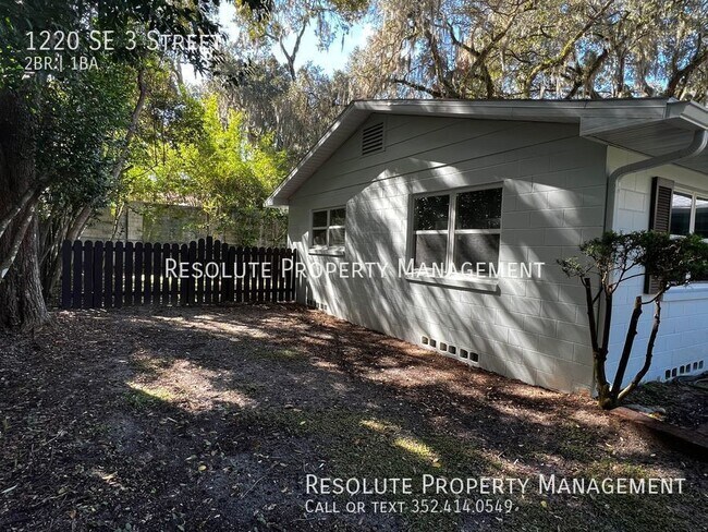 Building Photo - 2 Bedroom, 1 Bathroom Duplex