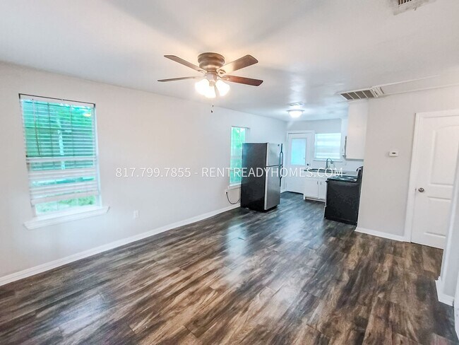 Foto del edificio - 4956 Melody Ln