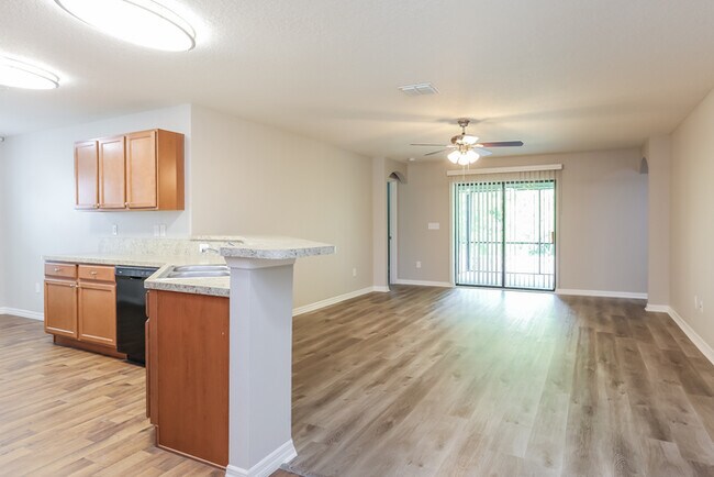 Foto del edificio - 674 Chatham Walk Dr