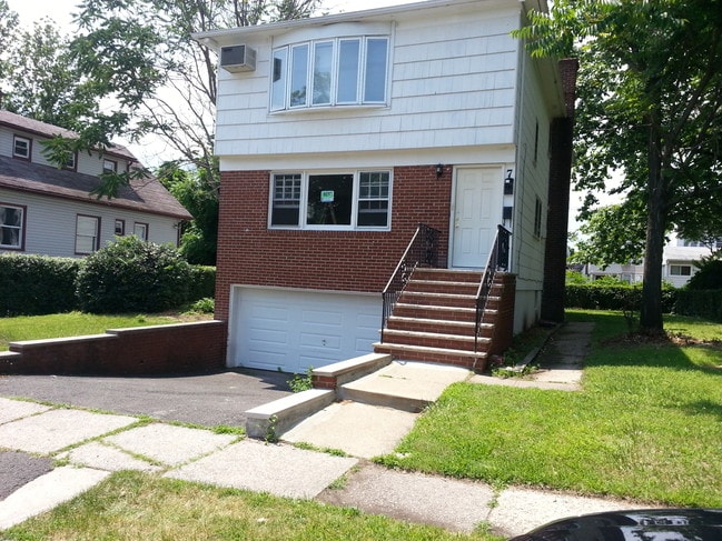 Building Photo - 7 Brookwood St