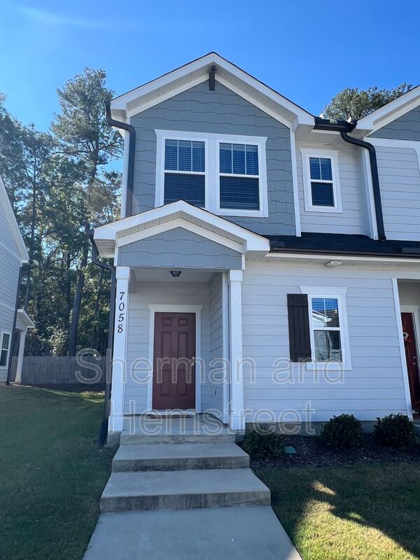 Building Photo - 7058 Hummingbird Dr
