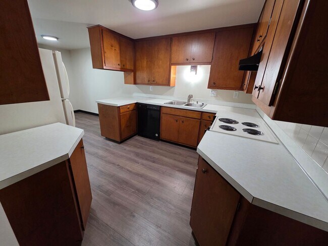 Building Photo - 3036 Albert Dr