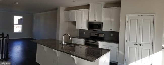 Building Photo - 504 Holywell Dr