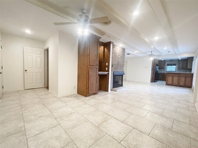 Building Photo - 9655 Meadowcroft Dr