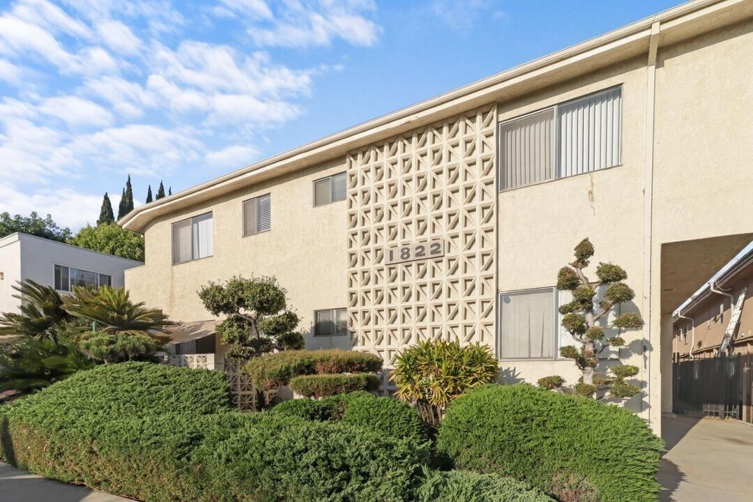 Foto del edificio - 1822 Corinth Avenue,