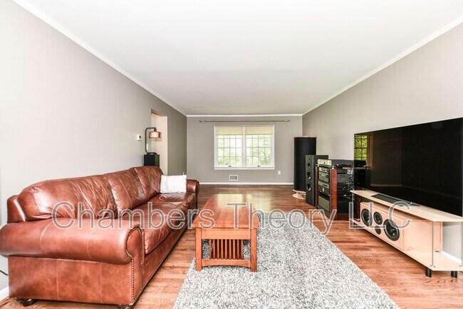 Foto del edificio - 8504 Shadeway Pl