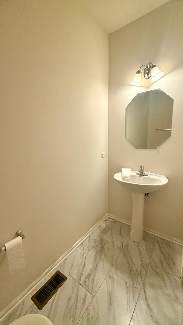 Foto del edificio - 696 S Jade Ln