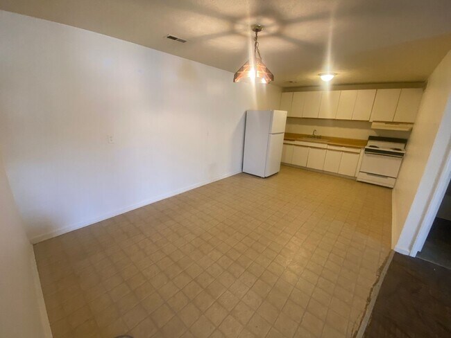 Foto del edificio - One Bedroom one Bath apartment available i...