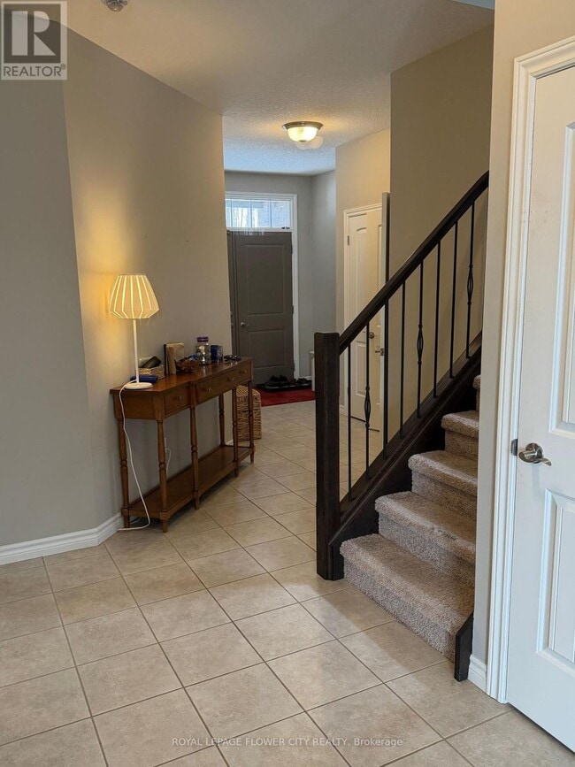 Building Photo - 406 Sophia Cres