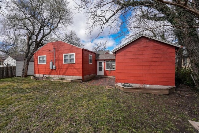 Building Photo - 1405 Edgemoor Dr