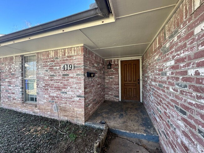 Building Photo - 3-bed 1.5-bath Rental Home Available in Norman!