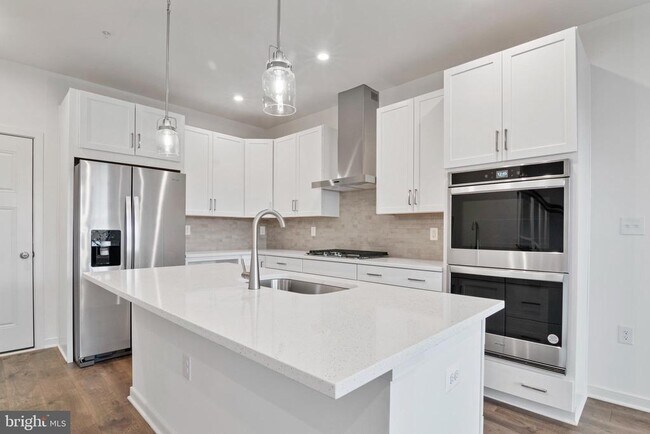 Foto del edificio - 20935 Bluebird Sq