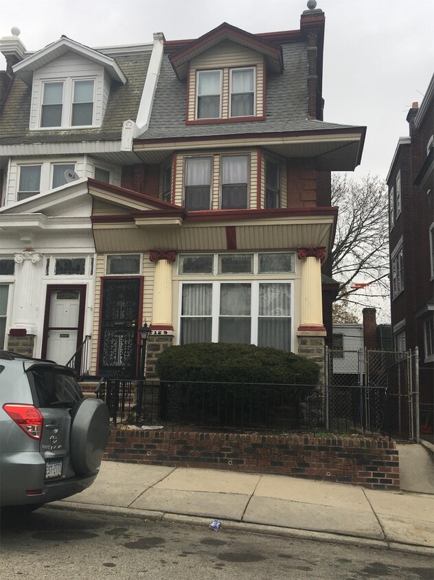 Primary Photo - 5129 N 15th St