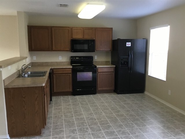 Building Photo - 136 Gatewood Bay