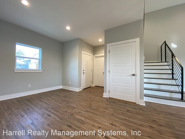 Building Photo - 4 br, 2.5 bath House - 401 Bosque Blvd. #104