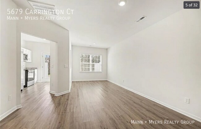 Foto del edificio - 5679 Carrington Ct