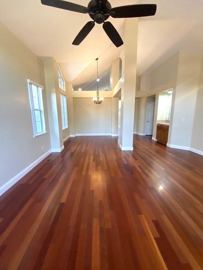 Foto del edificio - Pleasanton 3 Bd./2 Bath, Lots of Light, Top Rated Schools, Close to 580/680, Shopping & Restaurants