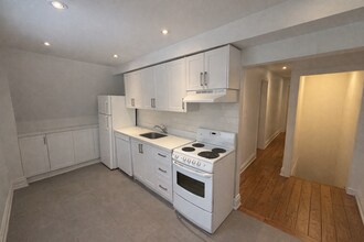 Building Photo - 584 Huron St