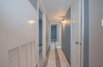 Building Photo - 12615 Brookglade Cir