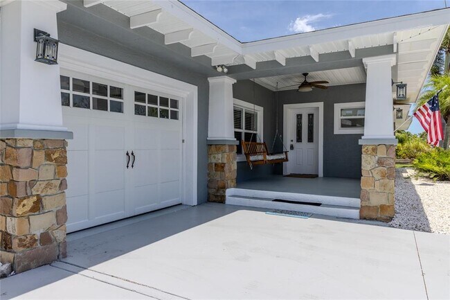 Building Photo - 416 Sunset Dr